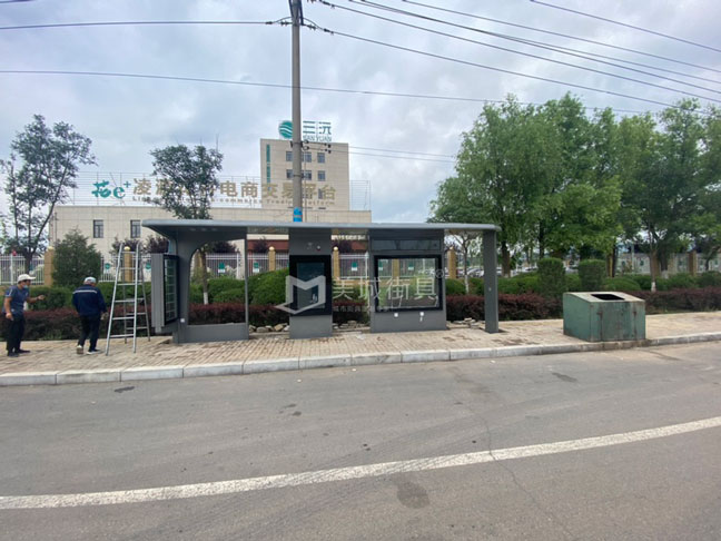 供（gòng）應（yīng）遼寧公交候（hòu）車亭安裝完畢（bì）