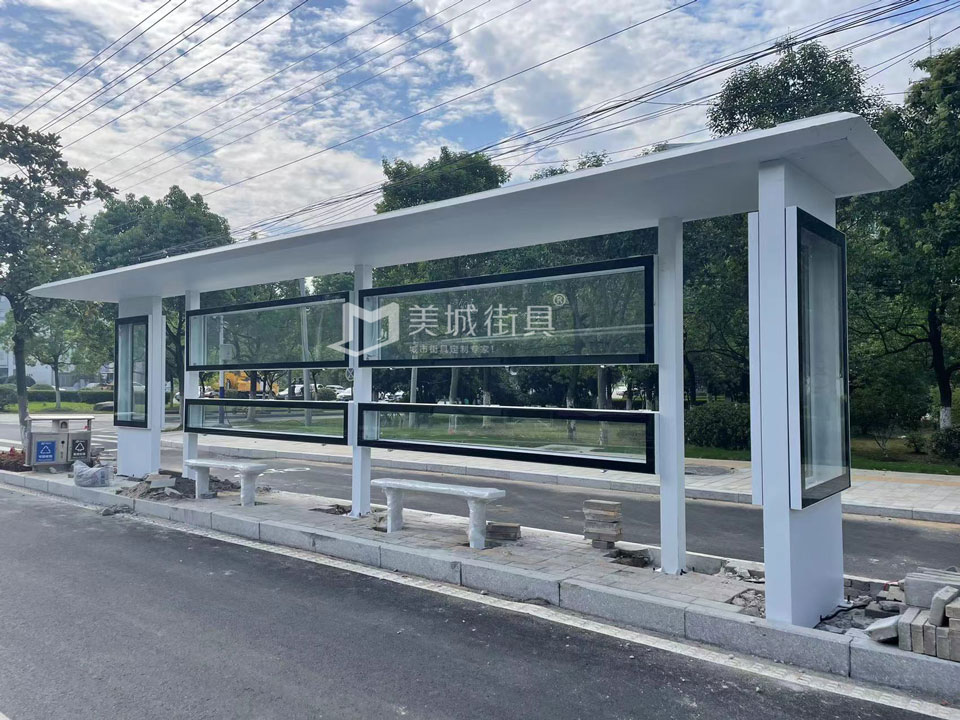 2022.9.8美城街具供應安徽金（jīn）寨公（gōng）交（jiāo）候車亭安裝實物圖