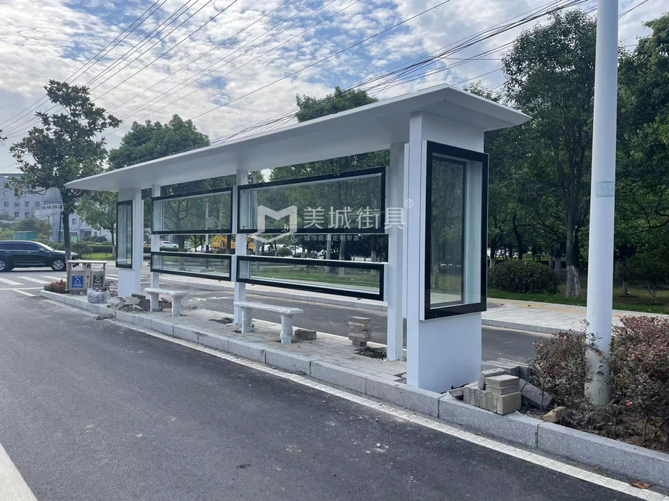 2022.9.8美城街具供應安徽（huī）金寨公交候車亭安裝實物圖